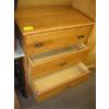 Image 2 : MAPLE 4 DRAWER CHEST OF DRAWERS