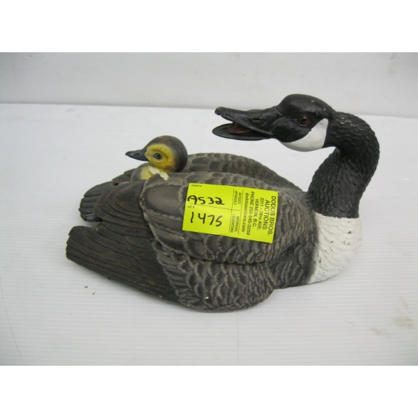 GOOSE W/GOSSLING FIGURINE