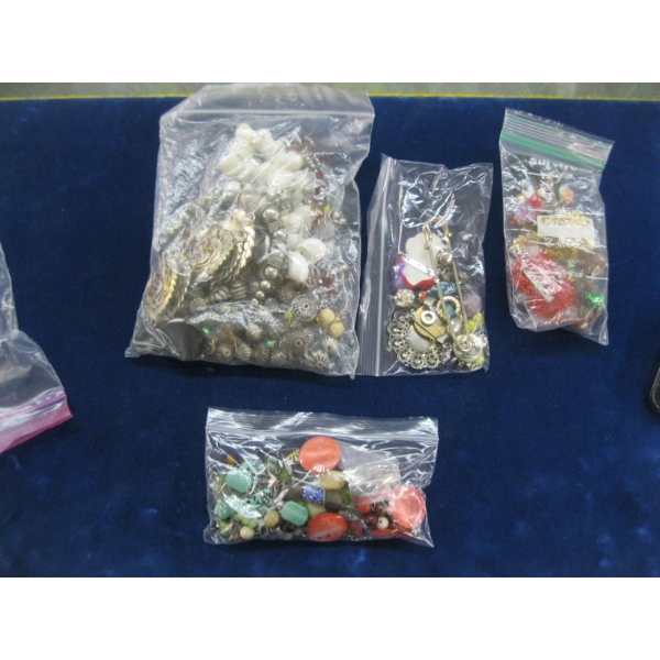 BAG OF COSTUME JEWELLERY