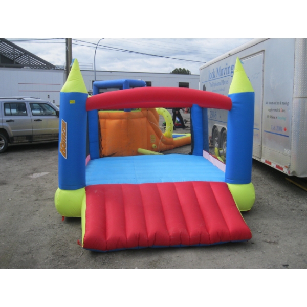 BLOW-UP YARD PLAY CENTER
