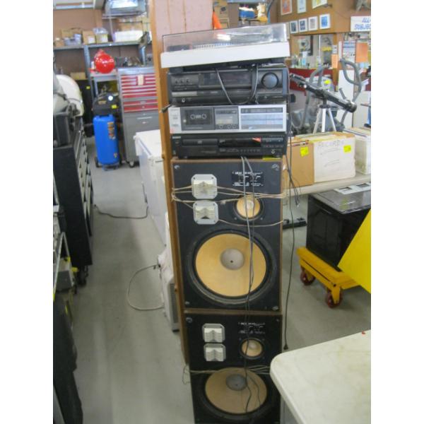 RECEIVER, CASSETTE PLAYER & COMPACT DISC PLAYER, KENWOOD TURNTABLE & PAIR OF AKAI SPEAKERS
