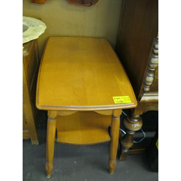 SOLID WOOD MAPLE 2 TIER OCCASIONAL TABLE