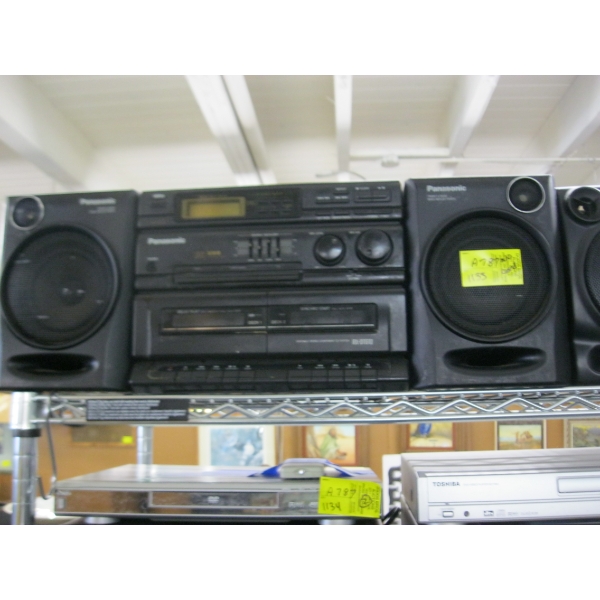 PANASONIC PORTABLE STEREO SYSTEM - NO CORD