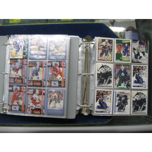 2 BINDERS OF HOCKEY CARDS