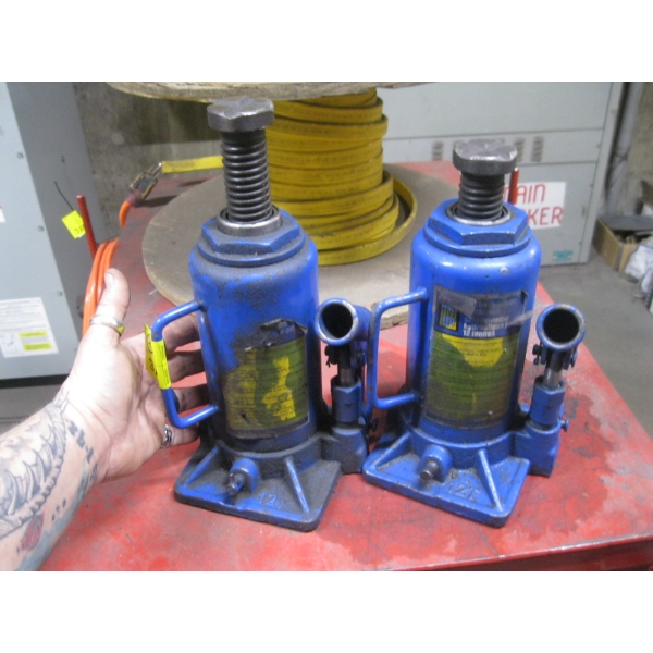 2 HYDRAULIC BOTTLE JACKS