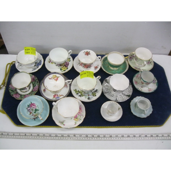 CHINA TEACUPS/SAUCERS