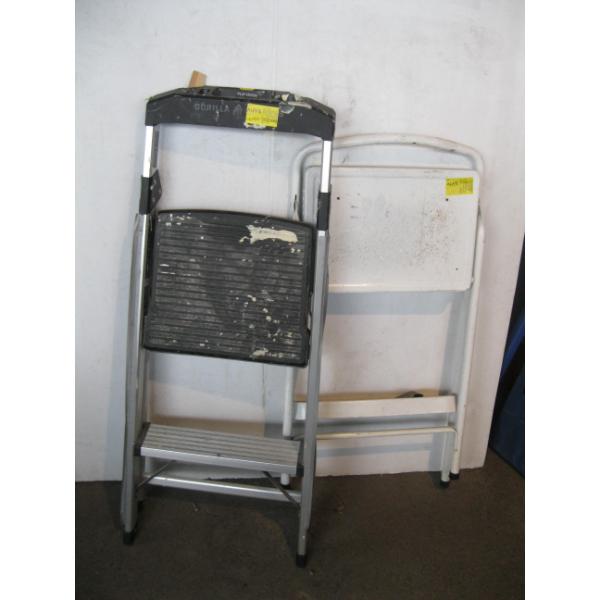 2 SMALL PAINTER'S LADDERS