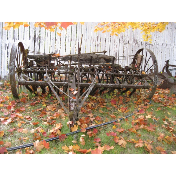VINTAGE SEEDER