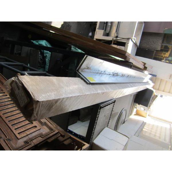 METAL CORNER MOLDS & BOX OF 1 3/8 SOFFIT 12'