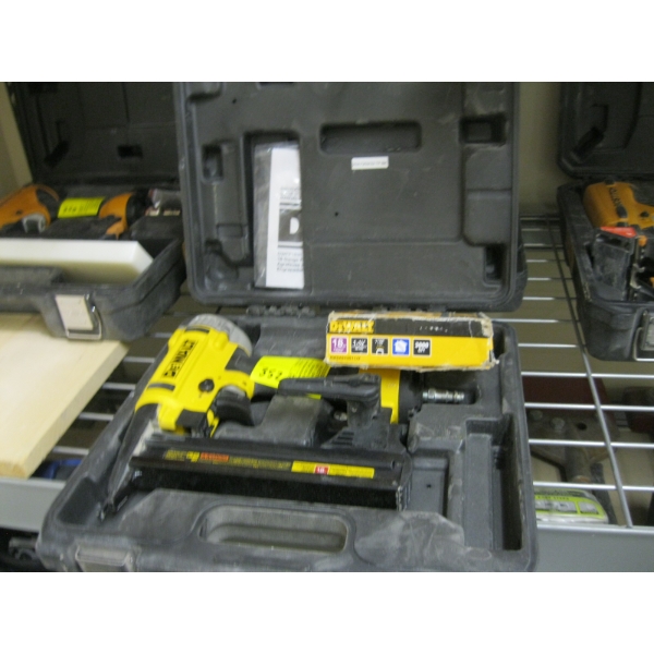 DEWALT STAPLER W/STAPLES