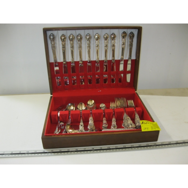 CASED SET OF SILVERPLATE CUTLERY