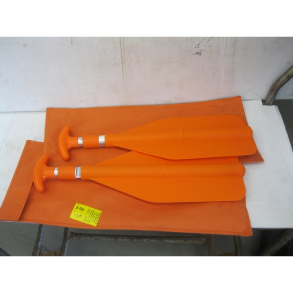 PAIR OF FOLDING PADDLES
