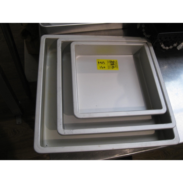 SET OF 3 CAKE PANS
