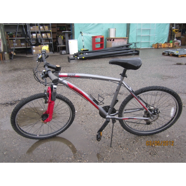 REEBOK RUSH FRONT SUSPSENSION MOUNTAIN BIKE