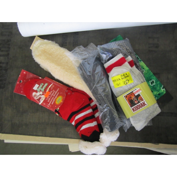 6 PAIRS OF SOCKS