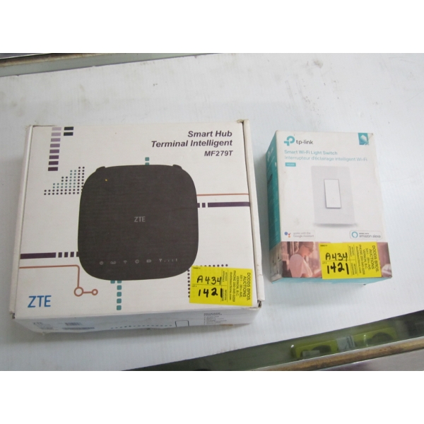 SMART HUB & A SMART WIFI LIGHT SWITCH