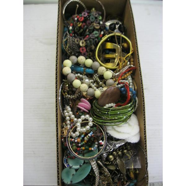BAG OF COSTUME JEWELLERY