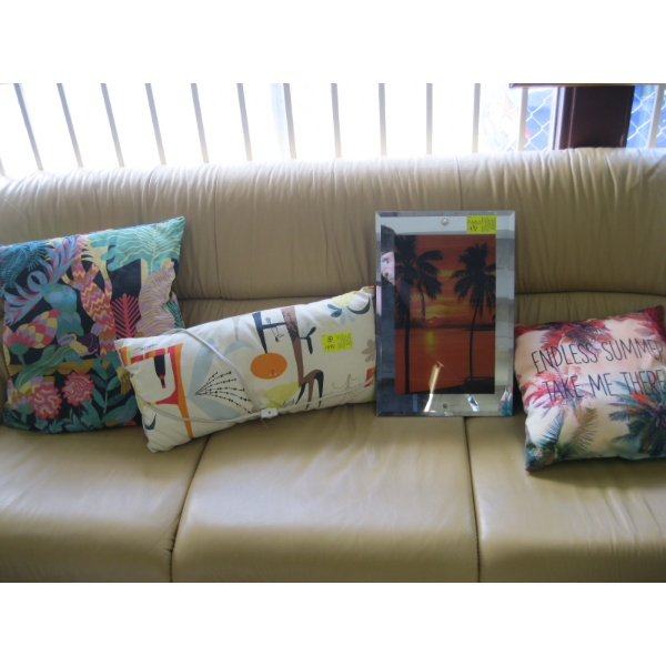 3 PILLOWS & A LIGHTED MIRROR BACK PICTURE