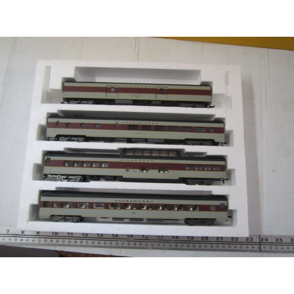 SET OF LLACKAWANNA TRAIN CARS - HO SCALE