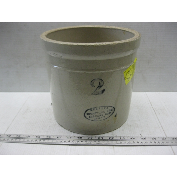 2 GALLON MEDALTA CROCK