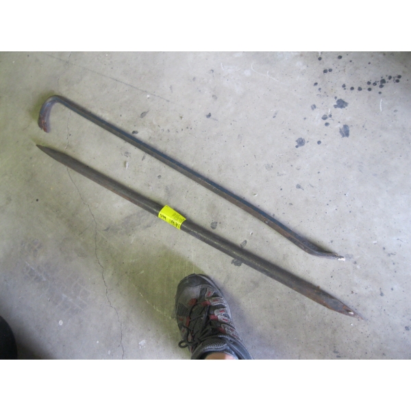 2 HEAVY DUTY PRY BARS