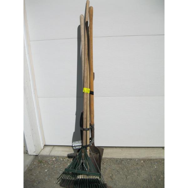 BUNDLE OF GARDEN TOOLS