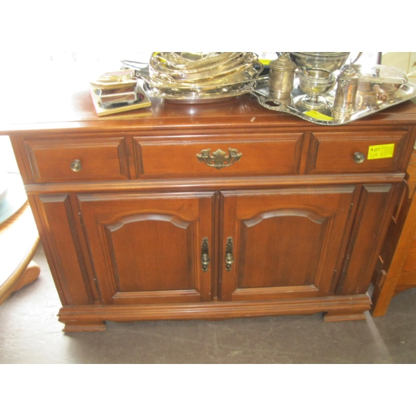 SM. MAPLE VIALIS SIDEBOARD