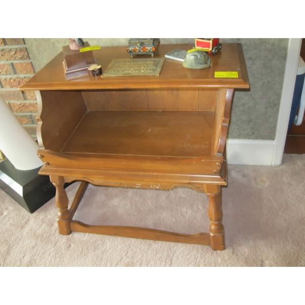 VILAS MAPLE END TABLE