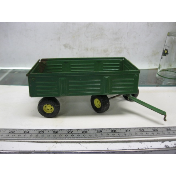 JOHN DEERE METAL WAGON