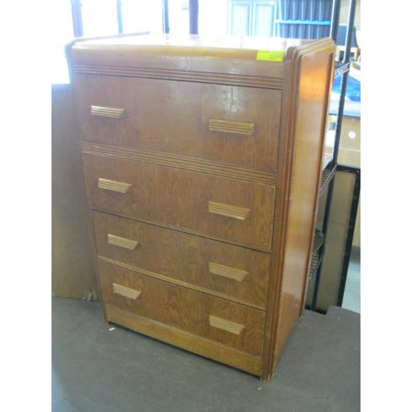 4 DRAWER WOODEN CHEST OF DRAWERS