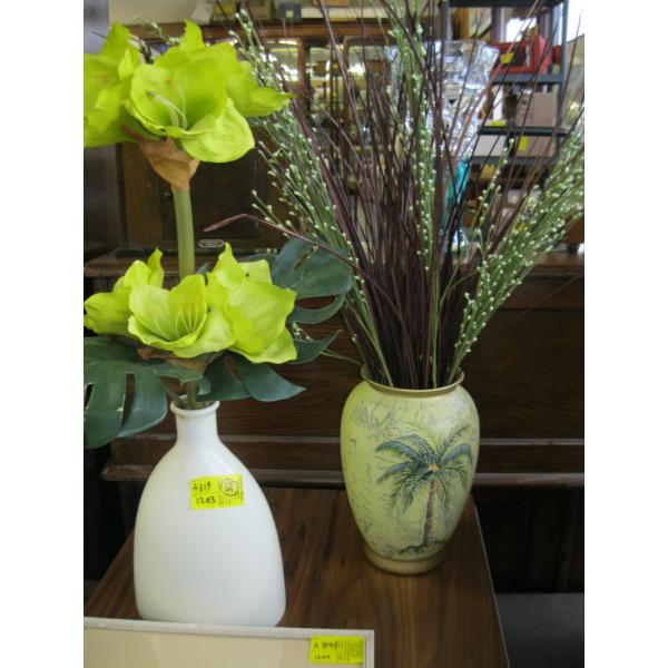 2 VASES W/ARTIFICIAL FLOWERS