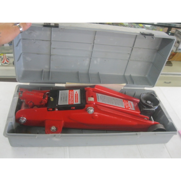 MOTO MASTER 2 TON HYDRAULIC JACK IN CASE