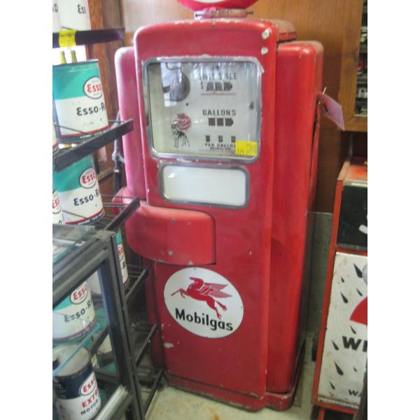 WAYNE 100 1947 FUEL PUMP W/MOBIL GAS SIGN - NO TOPPER