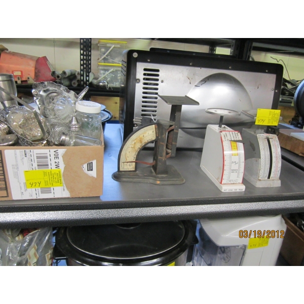 3 SM. SCALES & BOX OF MISC. S&P SHAKERS, ETC.