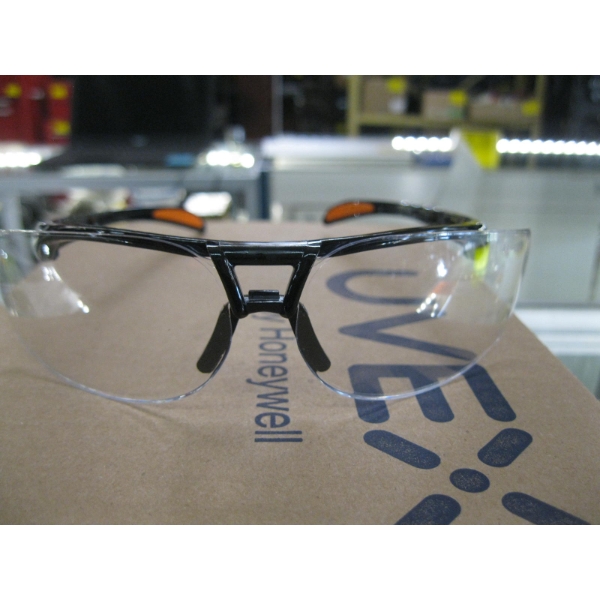 CASE OF 10 UVEX PROTÉGÉ SAFETY GLASSES