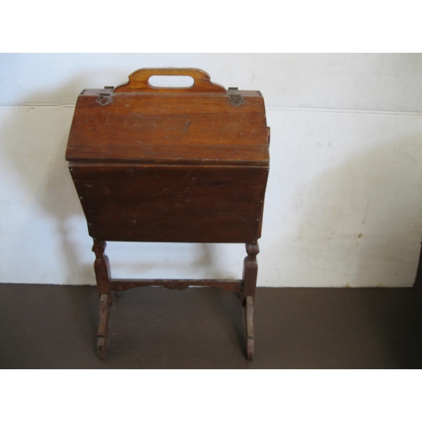 FREE STANDING NEWSPAPER LIDDED STAND