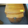 Image 4 : SM. 3 DRAWER NIGHTSTAND W/PULLOUT SHELF