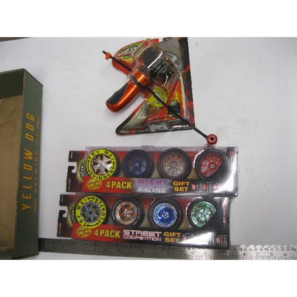 BOX W/4 PACK OF RACING WHEELS & LAUNCHER