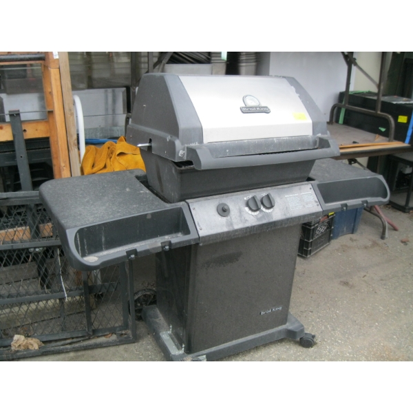 BROILKING PROPANE BBQ W/TANK