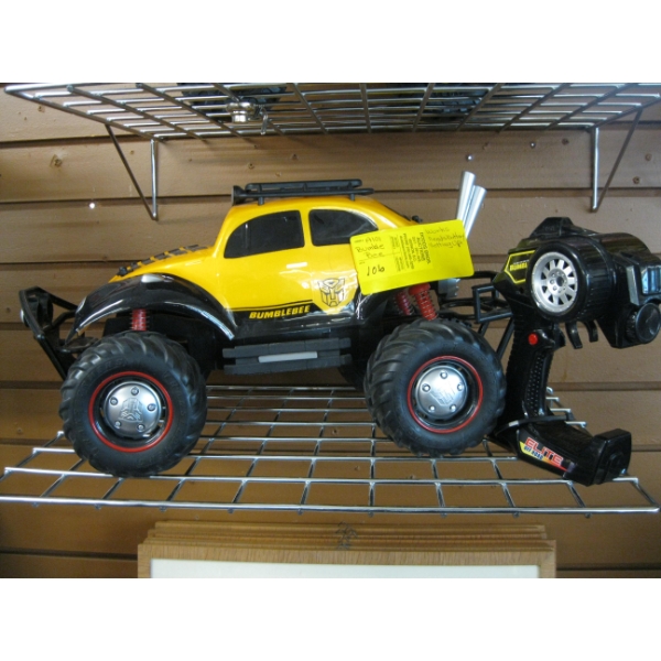 BUMBLEBEE RC CAR - BATTERY NEEDS SETTING UP