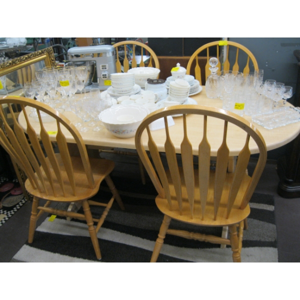 OVAL DINING TABLE W/4 ARROWBACK CHAIRS