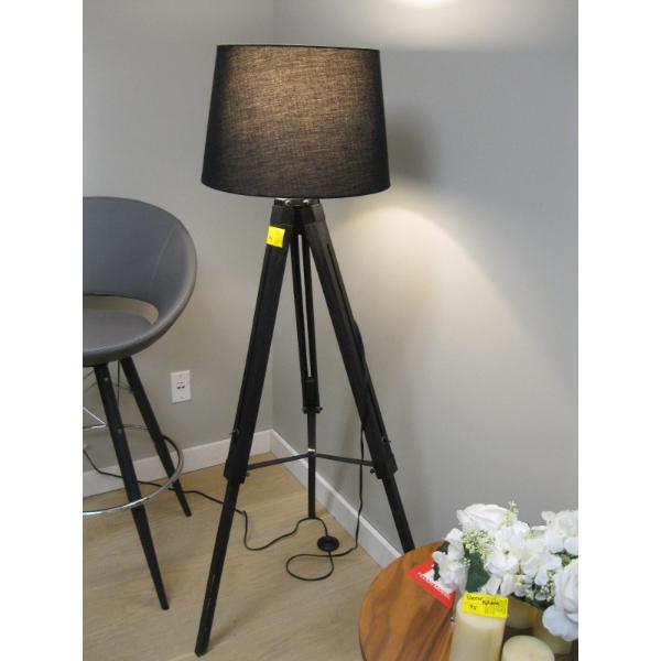 TRIPOD BASED FLOOR LAMP