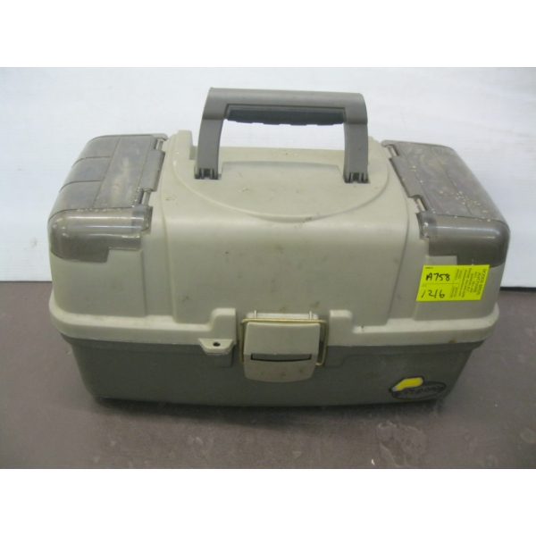 TACKLEBOX W/TACKLE