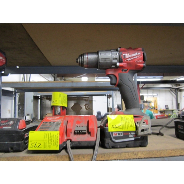 MILWAUKEE M18 DRILL W/2 BATTERIES & CHARGER