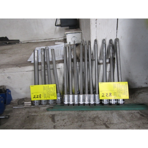 2 SETS OF GEAR WRENCH 1/4" & 3/8" DRIVE TORQUES & HEX BITS - METRIC