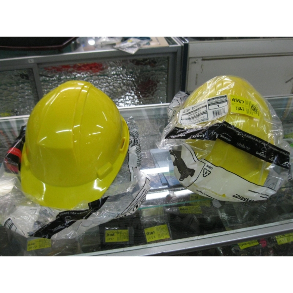 2 YELLOW HARDHATS