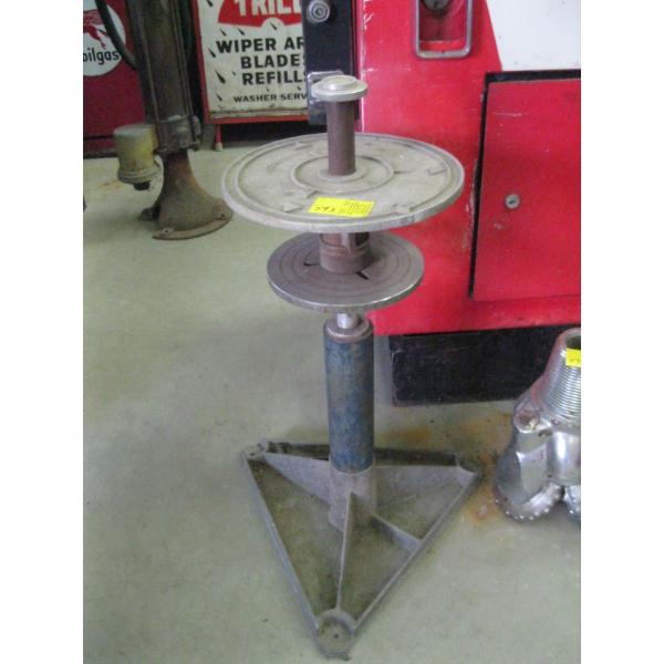 TIRE BALANCING STAND