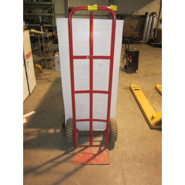 PNEUMATIC TIRE HAND TRUCK