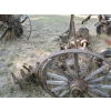 Image 4 : 2 DISCS, OLD WAGON AXLE, ETC.