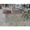 Image 3 : 2 SAWHORSES & A FOLDING TABLE